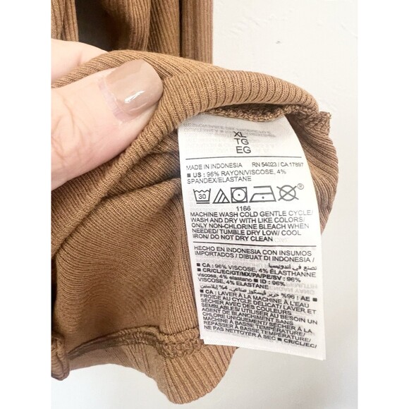 Old navy Blouse Fitted Button Down Tan Carmel Stretchy Shirt Size XL New Top - Picture 8 of 8